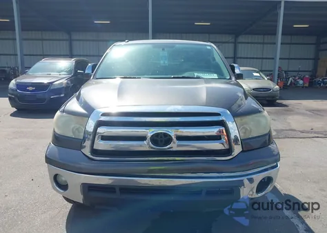 2011 Toyota Tundra Grade 5.7L V8 z USA, uszkodzony, nr VIN 5TFEY5F15BX101976